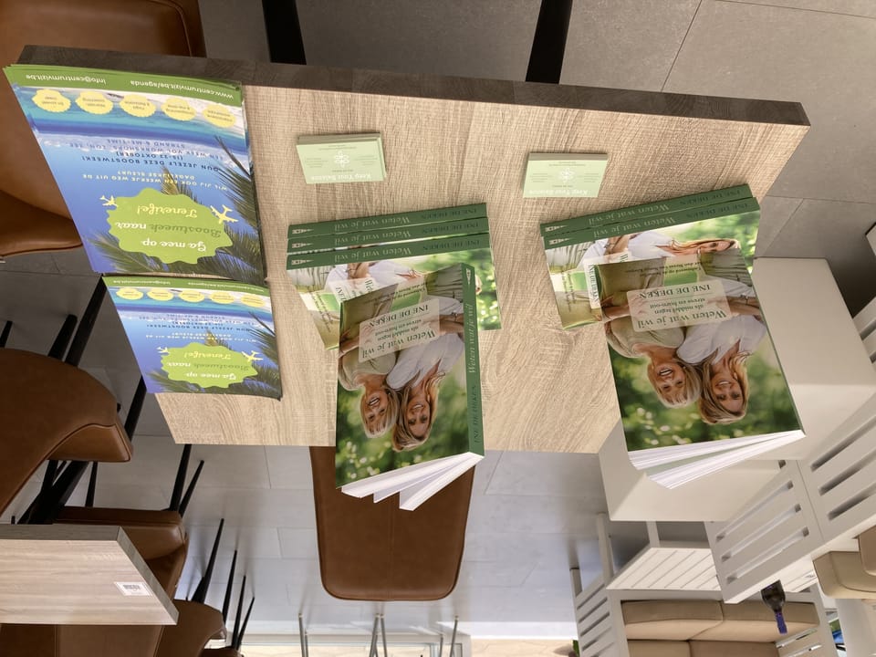 Het boek op de signeertafel