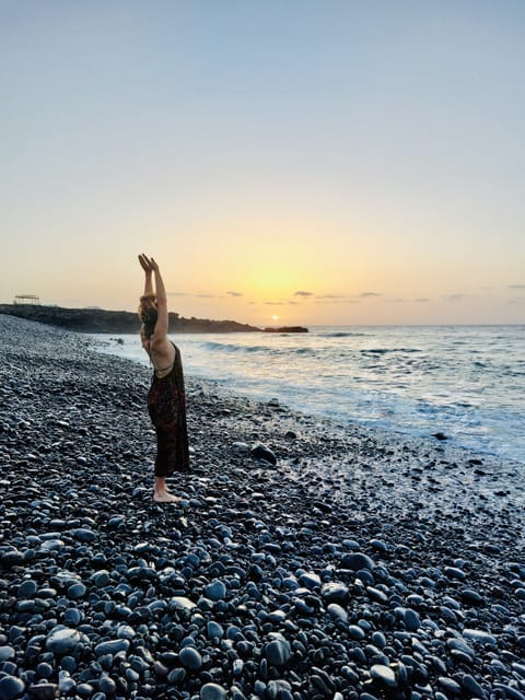 Yoga bij zonsondergang